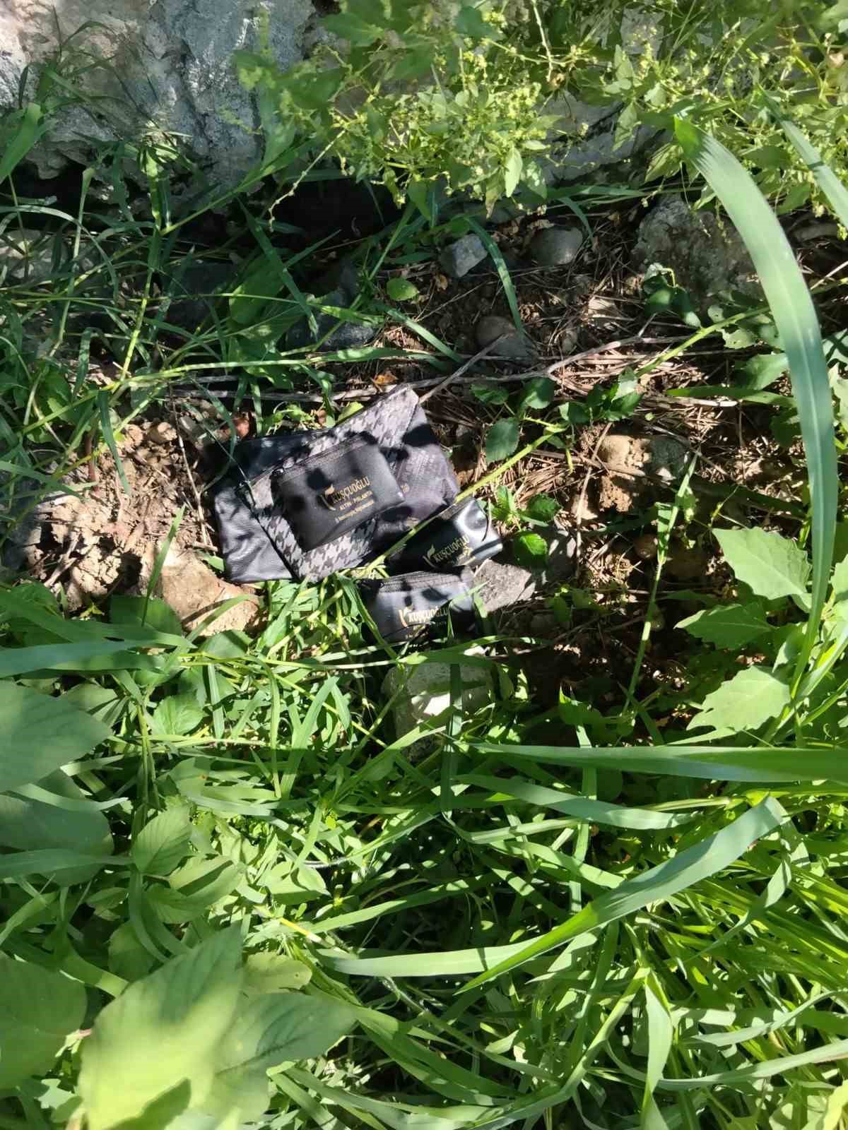 Düzce’de temizlik işçisi bulduğu altın dolu çantayı polise teslim etti 9 duzcede temizlik iscisi buldugu altin dolu cantayi polise teslim etti 5 P8Kg7J3l