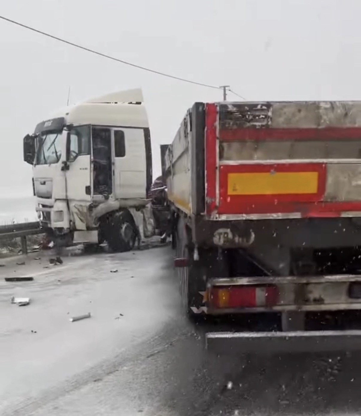 duzcede tir makaslamasi cevre yolunu kapatti 0