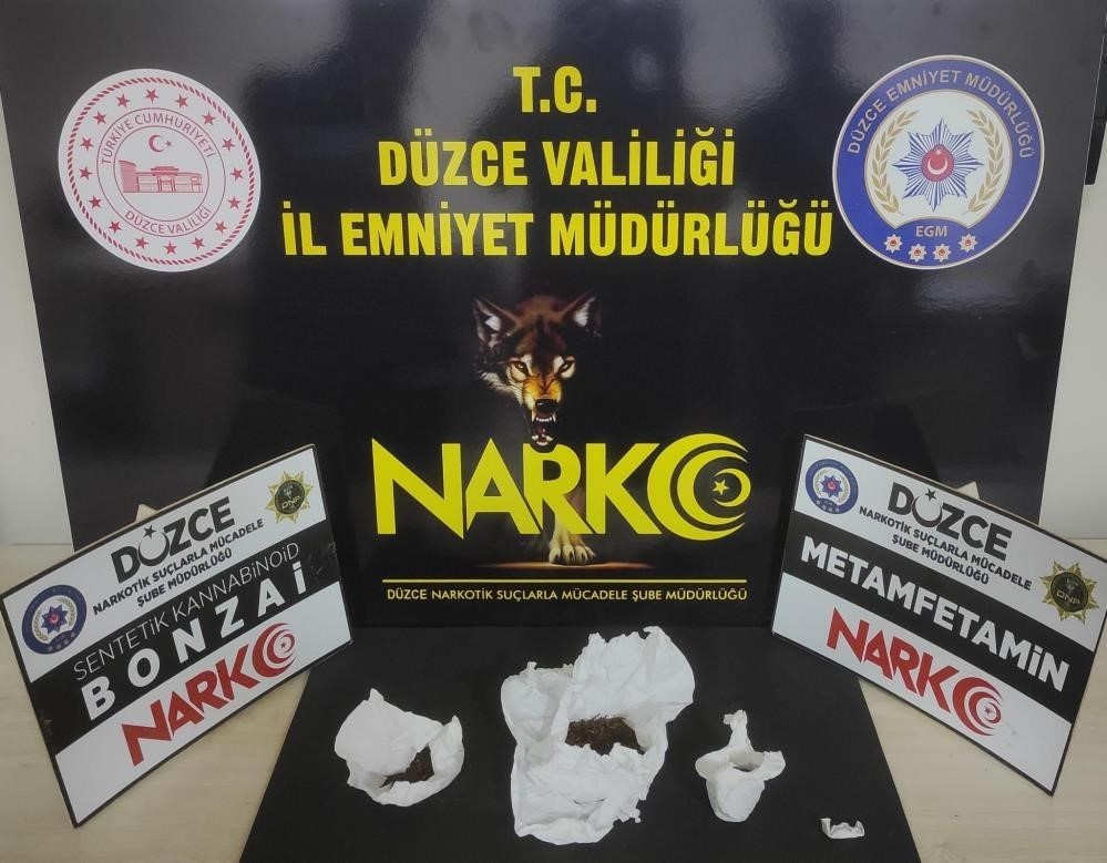 duzcede uyusturucu saticisi 3 kisi tutuklandi 0 2bSnmS9C