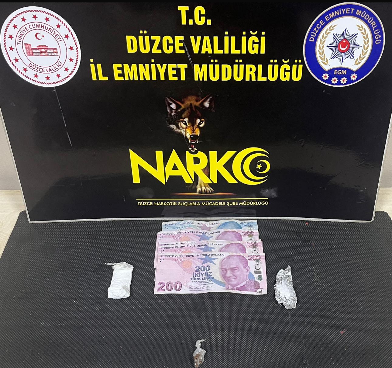 Düzce’de uyuşturucu ticareti yapan 1 kişi tutıklandı 4 duzcede uyusturucu ticareti yapan 1 kisi tutiklandi 0 n99wtZbF