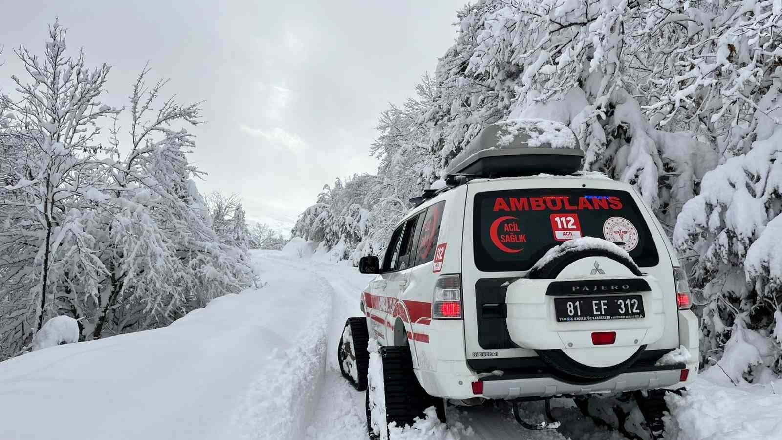 duzcede yasli hastaya paletli ambulans ulasti 0 GmSMYuff