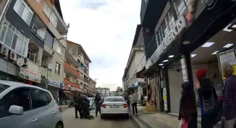 duzcede yayaya carpan surucu direksiyonu baskasina devretti 1 ieSnU49M