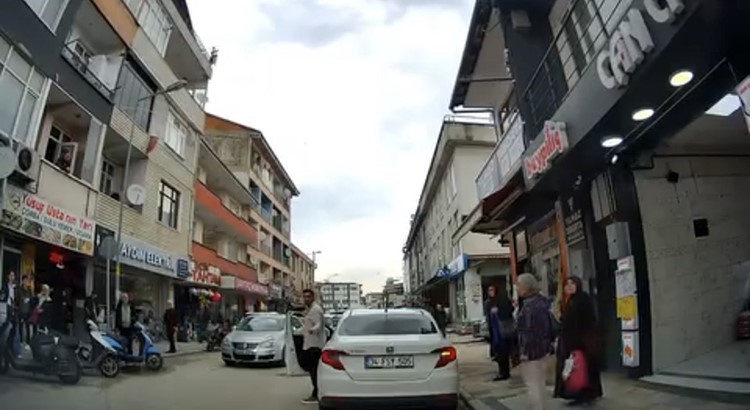 duzcede yayaya carpan surucu direksiyonu baskasina devretti 3 vX6eyEyj