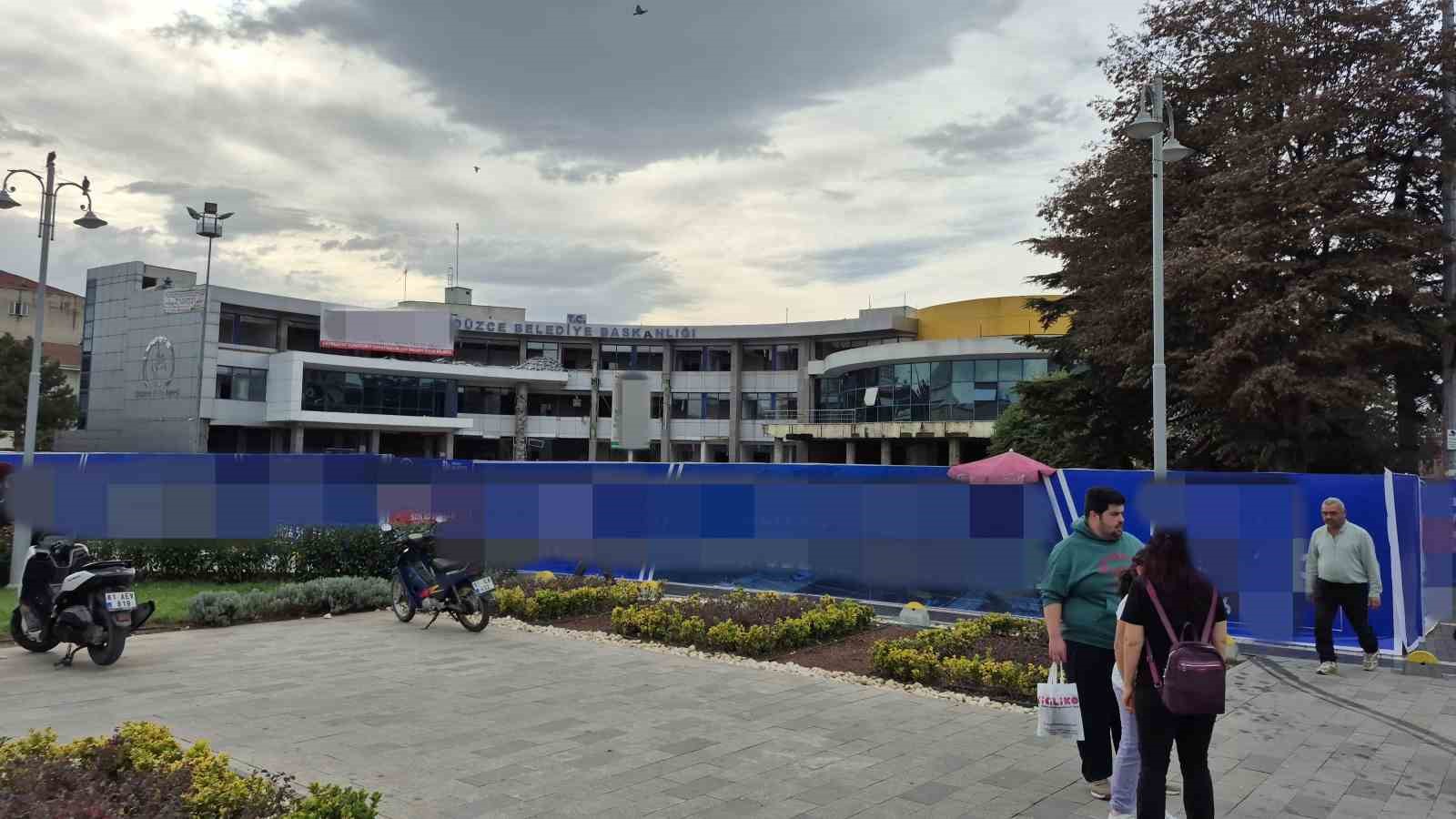 duzcede yikim calismasi suren belediye binasinda yangin 0 aJYDqNKj
