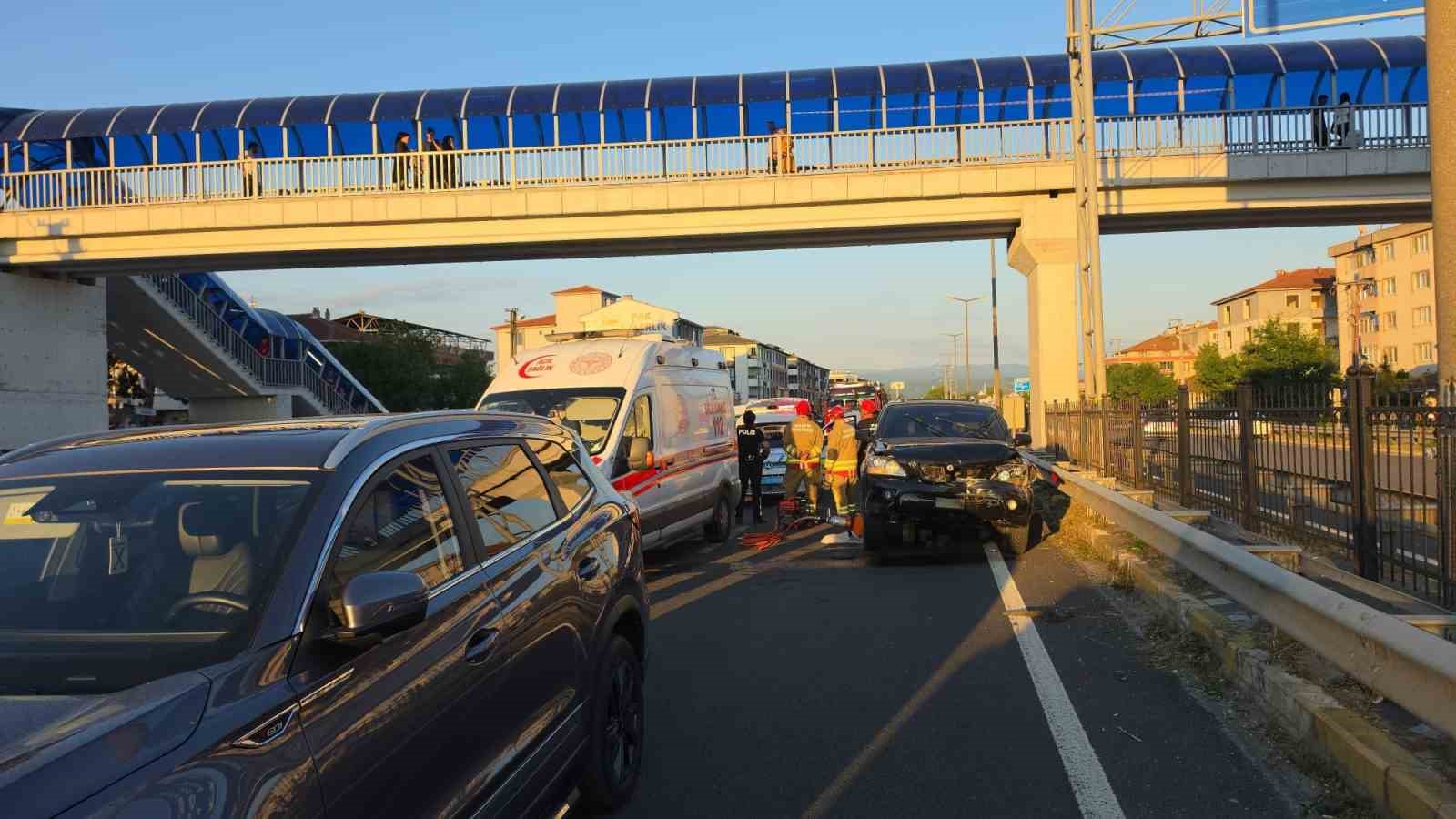 Düzce’de zincirleme kaza: 1 ölü, 1 yaralı 4 duzcede zincirleme kaza 1 olu 1 yarali 0 KPSkDlUp