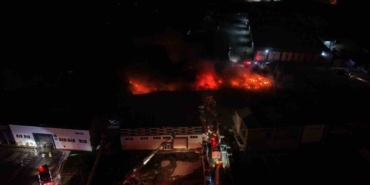 duzcedeki-fabrika-yangini-havadan-goruntulendi-5yFUKciw.jpg