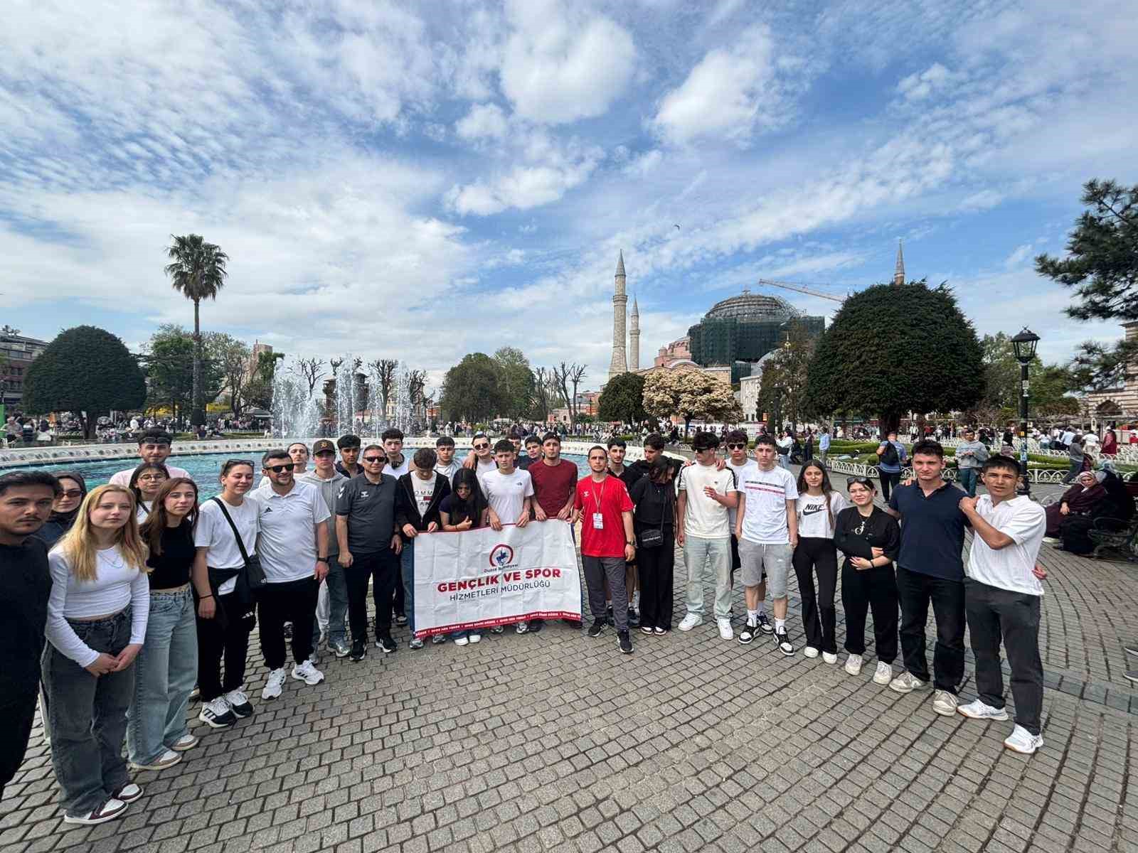 duzceli gencler halicte kurek cekti 0 q7FztvLR