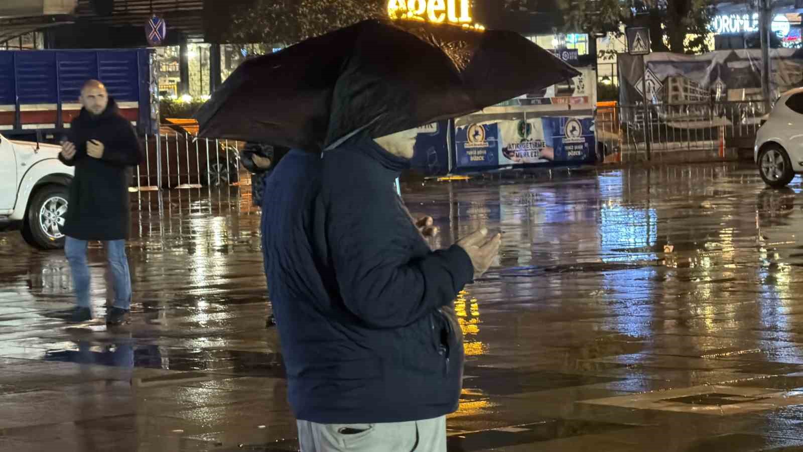 duzceliler 26 yil onceki depremde hayatini kaybedenleri andi 3 c3juF74j
