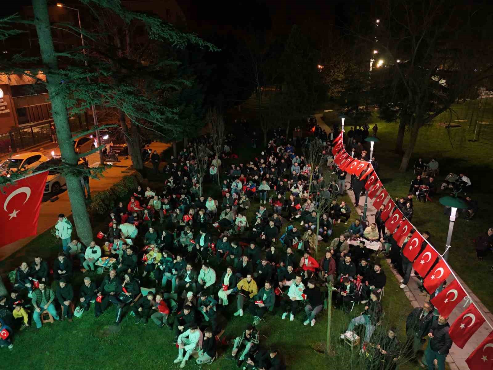 duzceliler mili mac heyecanini millet bahcesinde yasadi 2 LeABhFBY