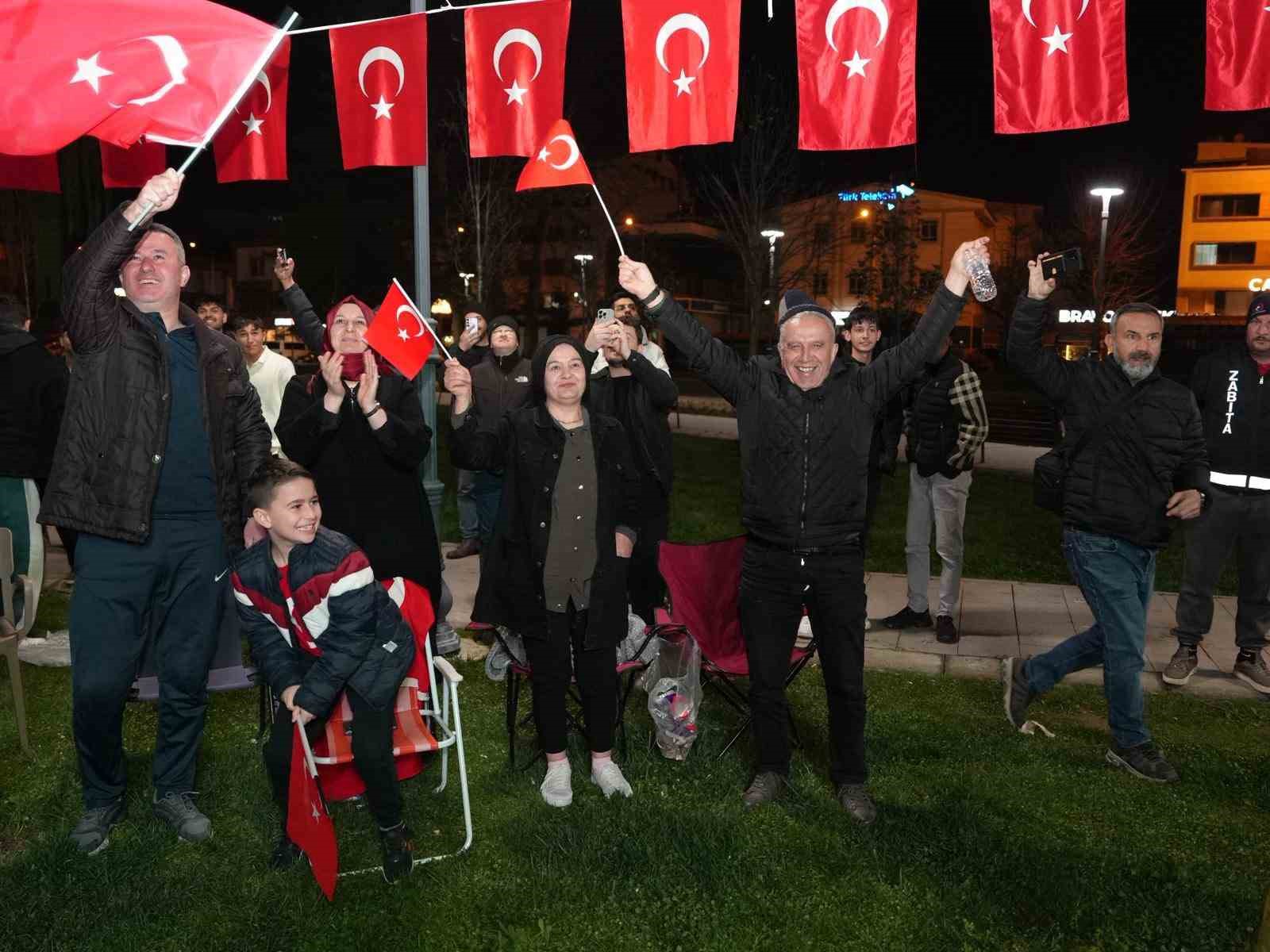 duzceliler mili mac heyecanini millet bahcesinde yasadi 6 qgSVwHNA