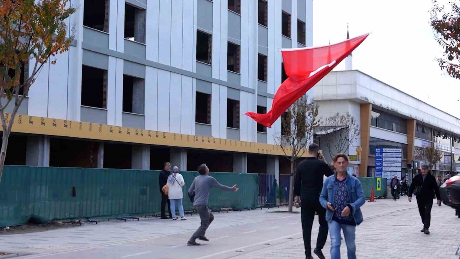 duzceliler turk bayragini yere dusurmedi 1 PT5ddm5j