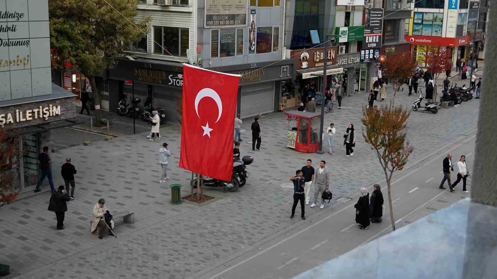 duzceliler turk bayragini yere dusurmedi 2 FEgIvAQR
