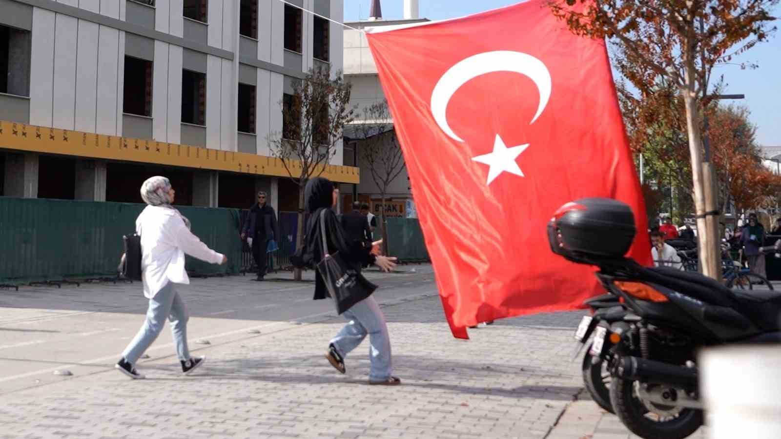 duzceliler turk bayragini yere dusurmedi 4 CsAF3Uqw