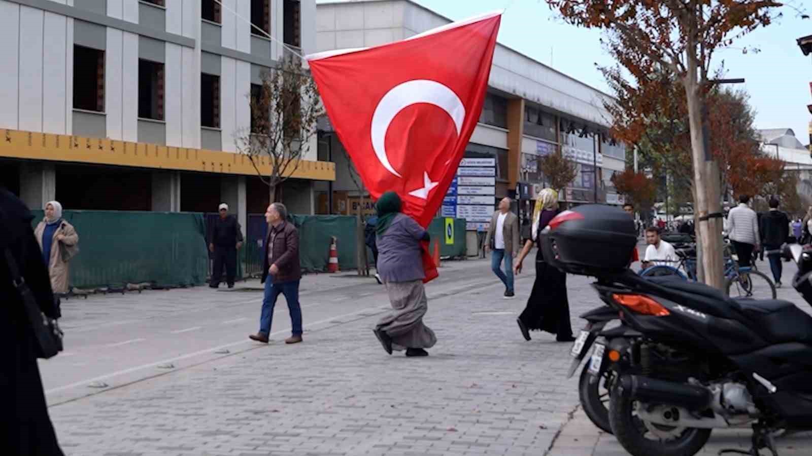 duzceliler turk bayragini yere dusurmedi 7 tesO9ttB