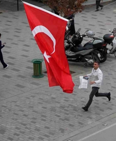 duzceliler-turk-bayragini-yere-dusurmedi-YuHezVEH.jpg