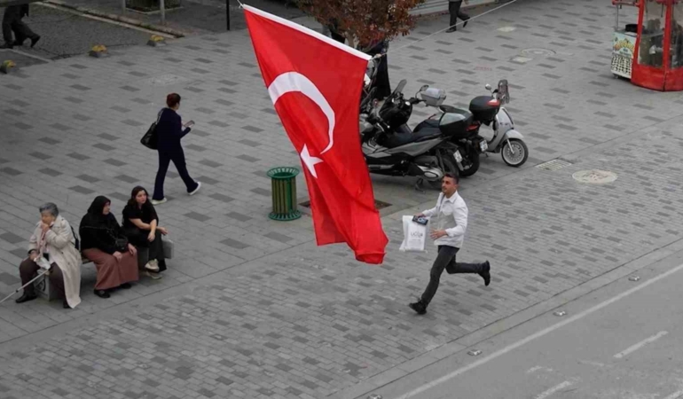duzceliler-turk-bayragini-yere-dusurmedi-YuHezVEH.jpg