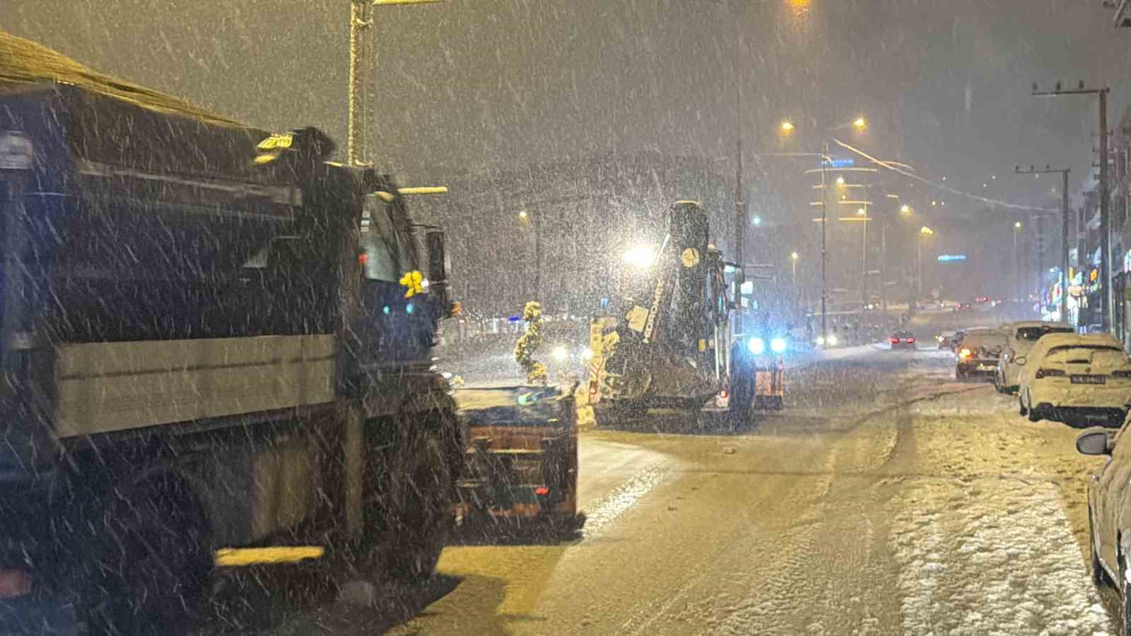 duzcenin yuksek kesimlerinde kar kalinligi 10 santimetreye ulasti 0 vYXV37Ou