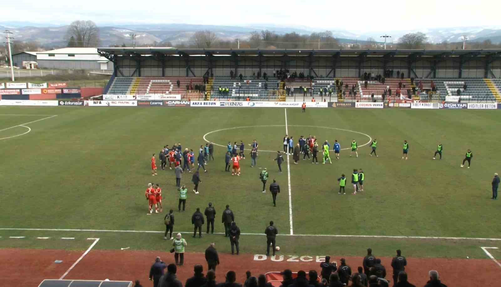 duzcespor sebat genclikspor maci sonrasi saha karisti 0 dIJOYd1w