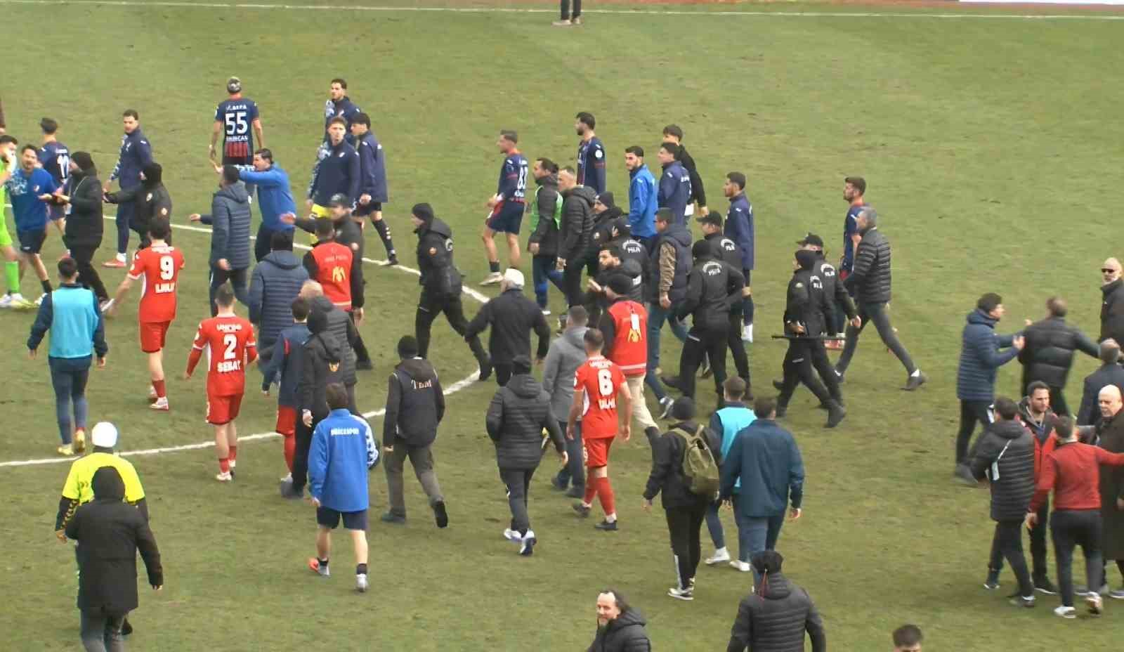 duzcespor sebat genclikspor maci sonrasi saha karisti 2 hn6KK2di