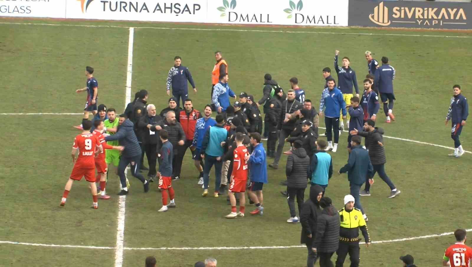 duzcespor sebat genclikspor maci sonrasi saha karisti 3 kemWNPYs