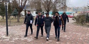 duzeltme-agabeyini-bicaklayarak-olduren-cinayet-zanlisi-sahis-tutuklandi-XD4l7ZHT.jpg