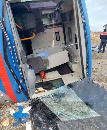 duzeltme-cezaevi-nakil-araci-devrildi-7-jandarma-ve-2-adalet-bakanligi-personeli-yaralandi-97dqpyji.jpg