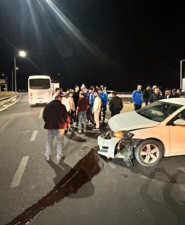 duzeltme-elazigspor-oyuncularini-tasiyan-otobus-ile-otomobil-carpisti-1-kisi-yaralandi-CI41Uq8B.jpg