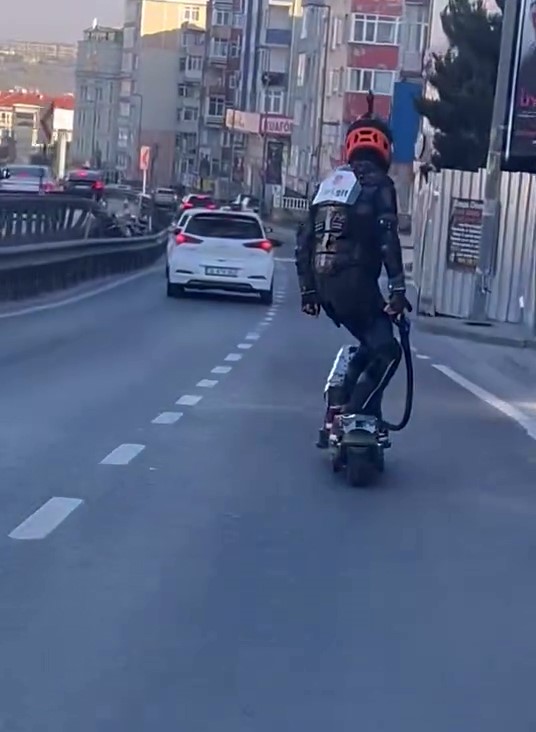 e5de sira disi scooter yolculugu 0 GiHcIzG4