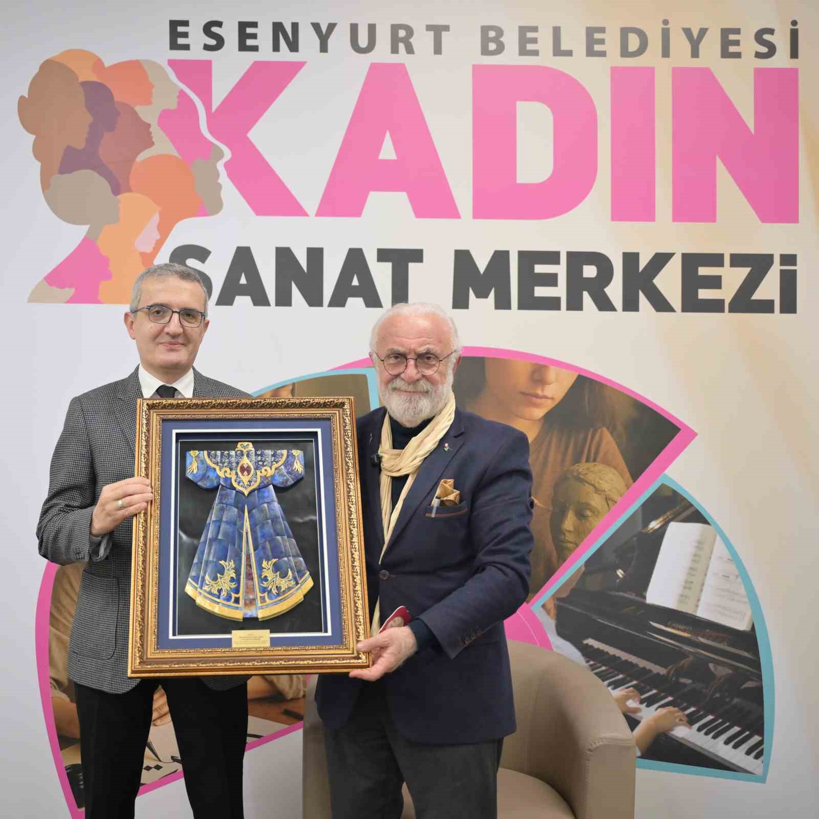 ebru sanatinin ustasi esenyurtta sanatseverlerle bulustu 4 HE1PSdNu