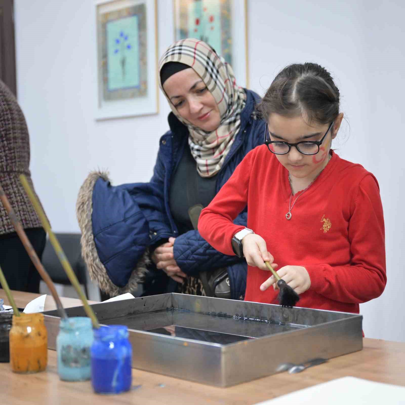 ebru sanatinin ustasi esenyurtta sanatseverlerle bulustu 6 nXjqLi7C