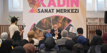 ebru-sanatinin-ustasi-esenyurtta-sanatseverlerle-bulustu-YMqsmTyu.jpg