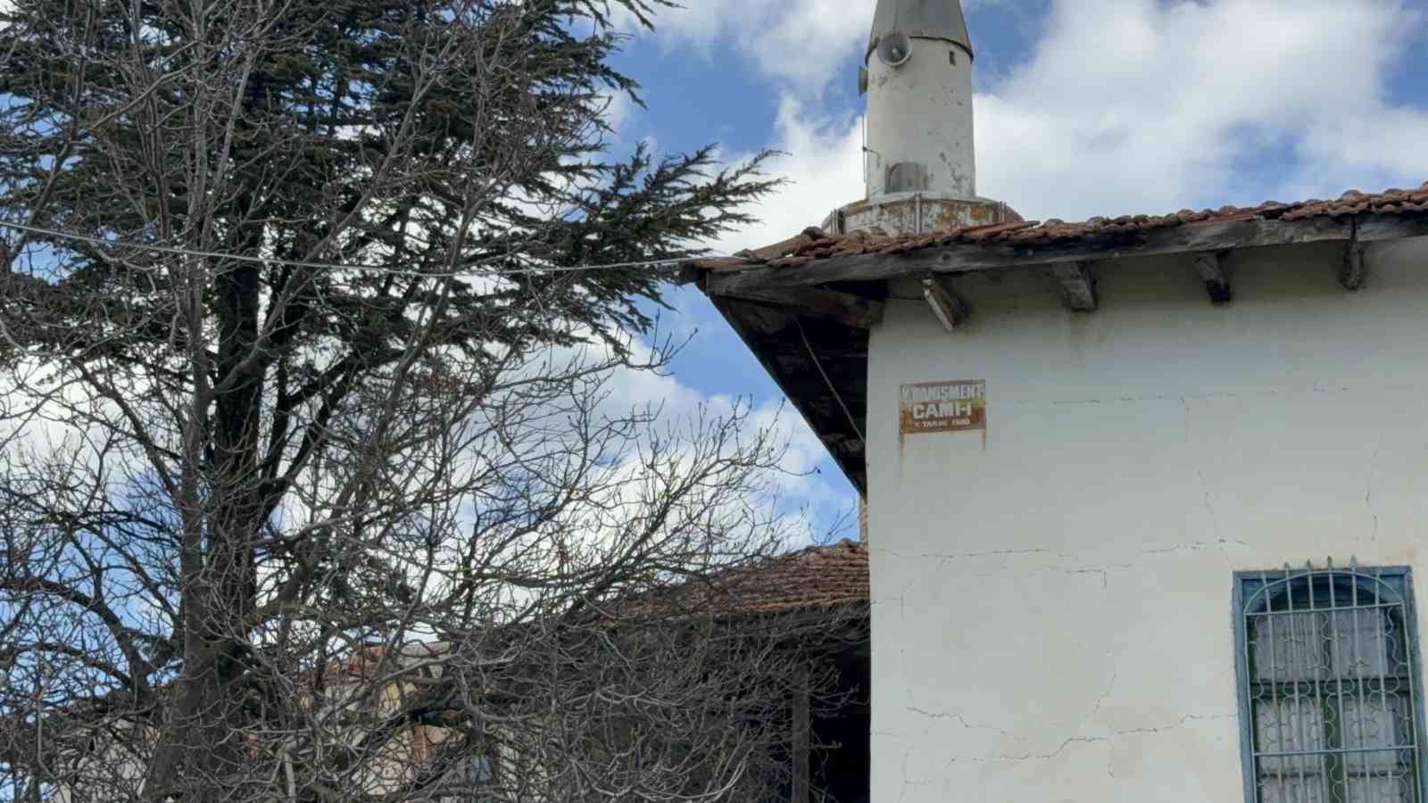 Ecdada ait 143 yıllık cami restorasyon bekliyor 5 ecdada ait 143 yillik cami restorasyon bekliyor 1 JkSkeMOe