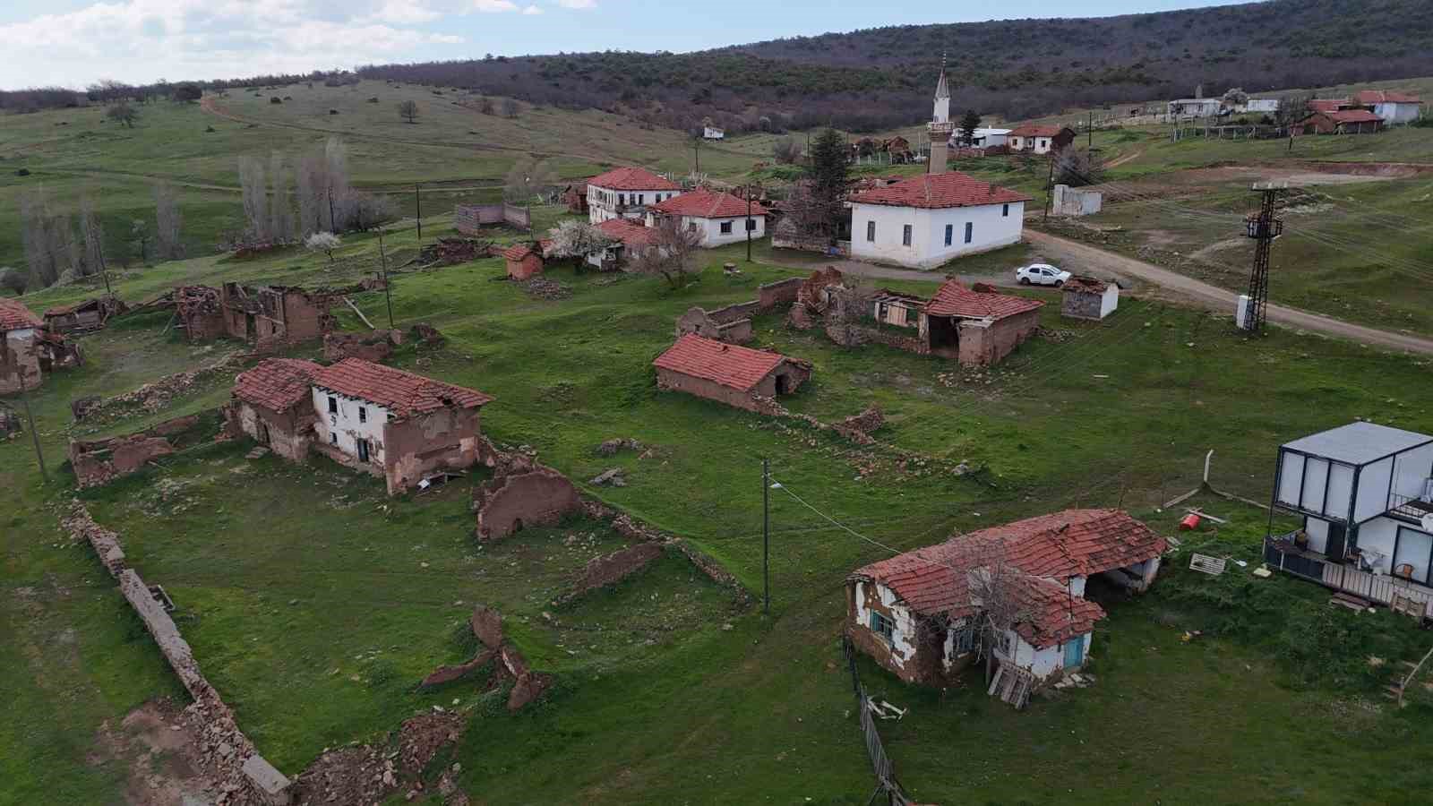 Ecdada ait 143 yıllık cami restorasyon bekliyor 6 ecdada ait 143 yillik cami restorasyon bekliyor 2 fuHSCTip