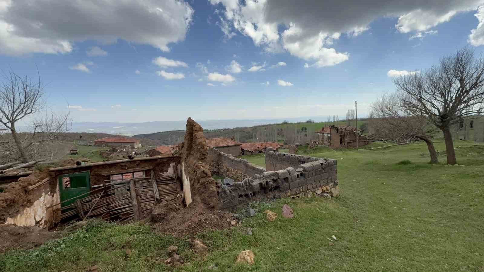 Ecdada ait 143 yıllık cami restorasyon bekliyor 11 ecdada ait 143 yillik cami restorasyon bekliyor 7 AR7mnaeB