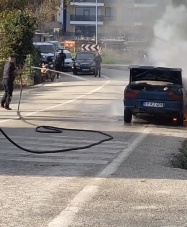 eceabatta-seyir-halindeki-otomobil-yanarak-kullanilamaz-hale-geldi-Ze8sZefv.jpg