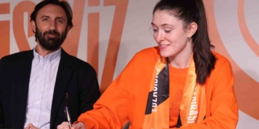eczacibasi-dynavit-dana-rettke-ile-sozlesme-yeniledi-FBCwfESS.jpg