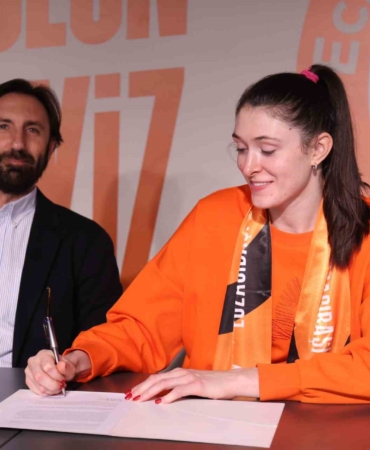 eczacibasi-dynavit-dana-rettke-ile-sozlesme-yeniledi-FBCwfESS.jpg