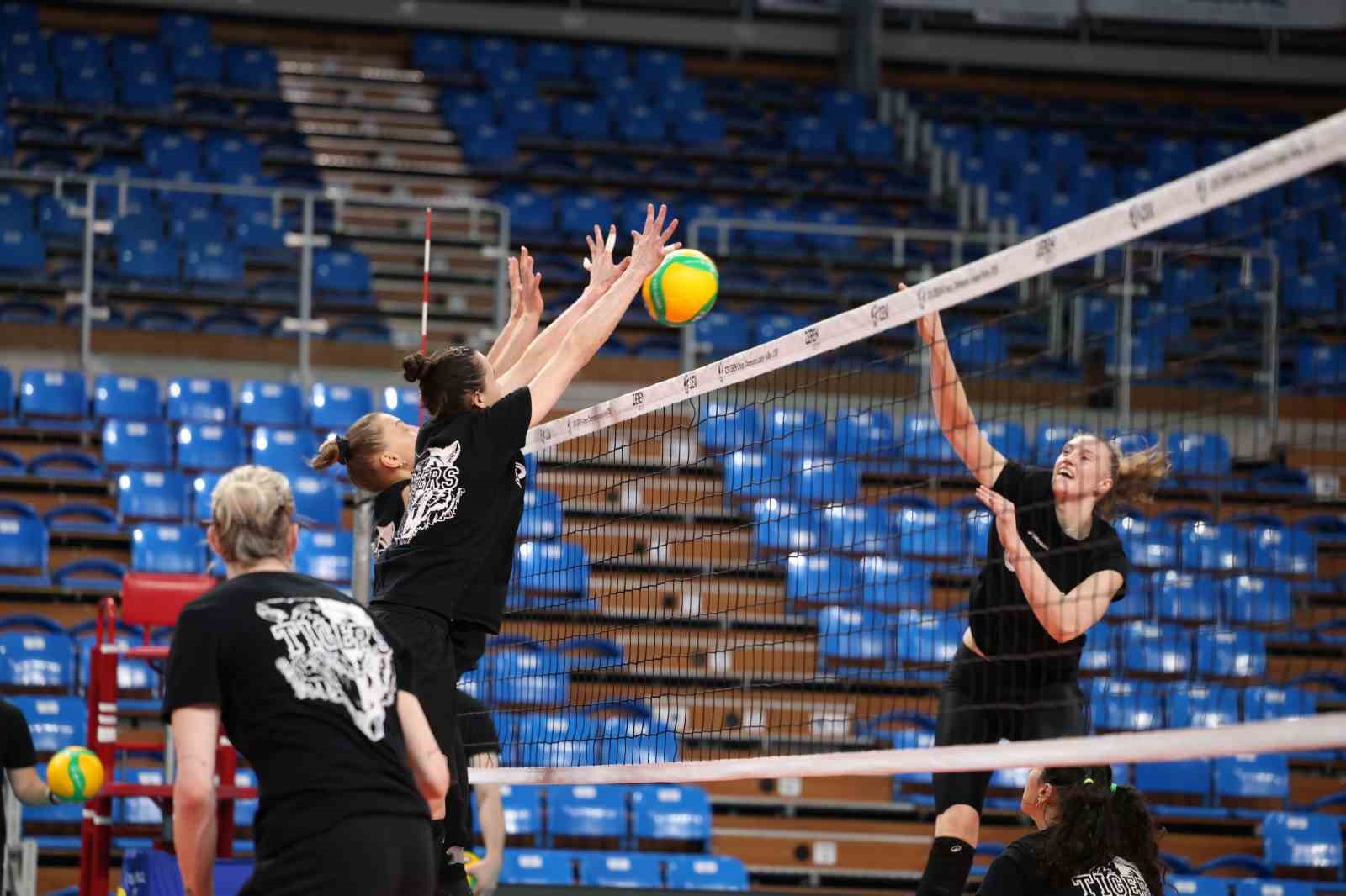 eczacibasi dynavit dortlu final icin sahada 1