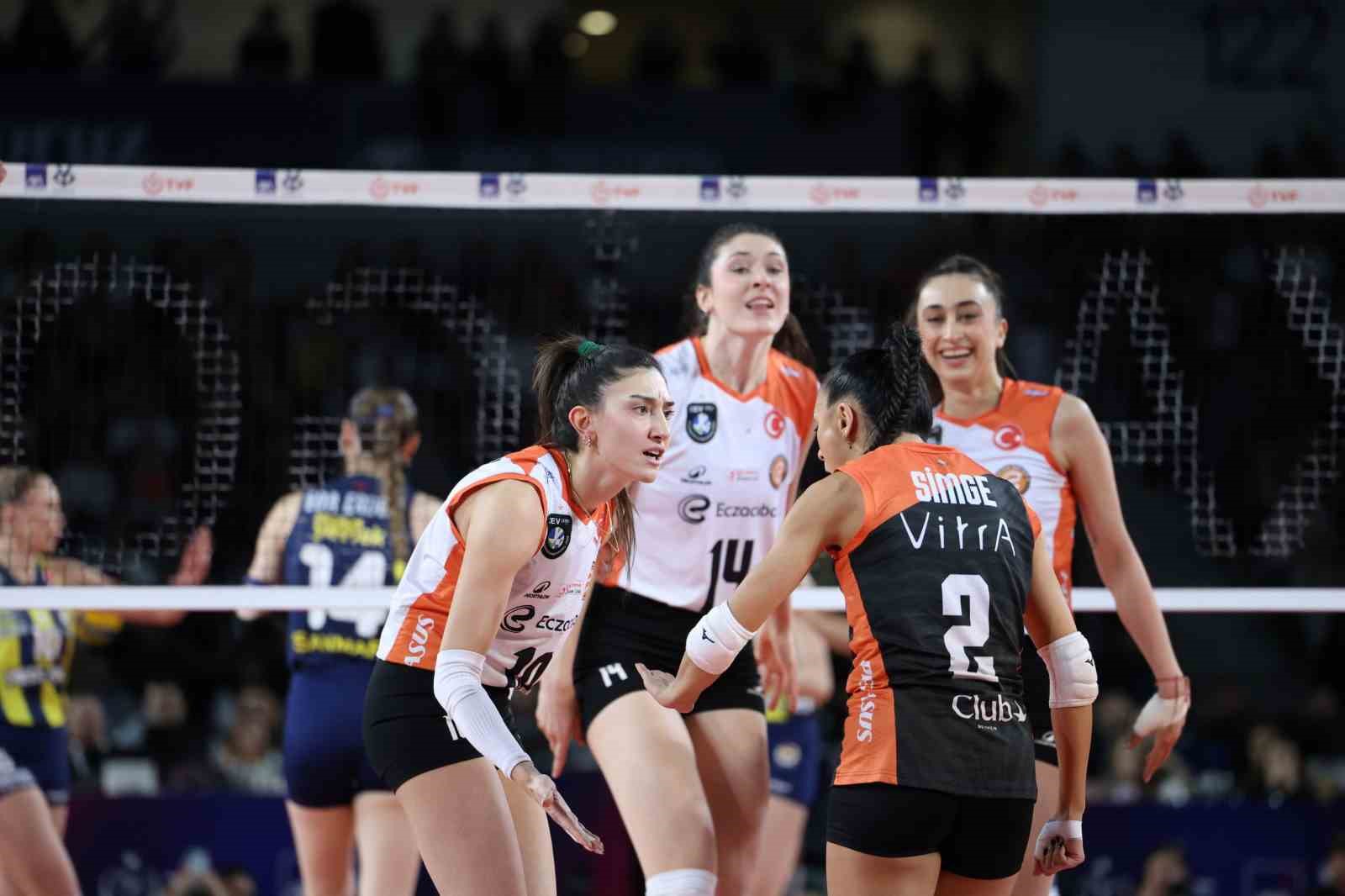 eczacibasi dynavit kupa voleyde adini finale yazdirdi 0