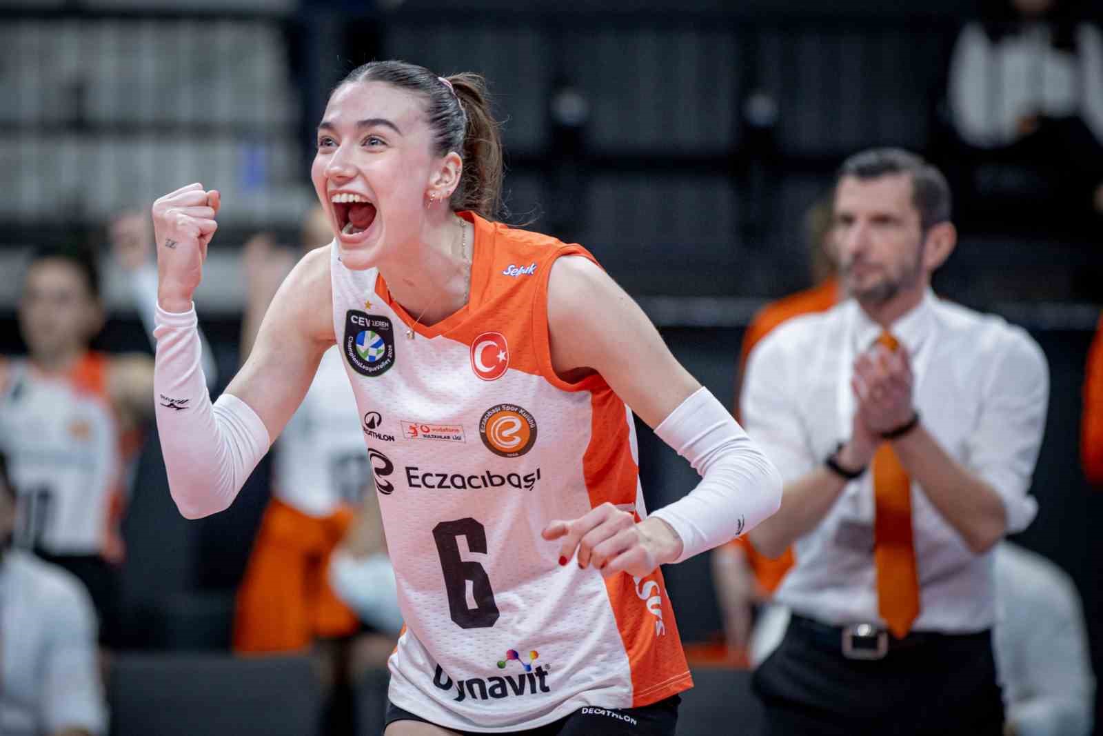 eczacibasi dynavit kupa volleyde yari finalde 2