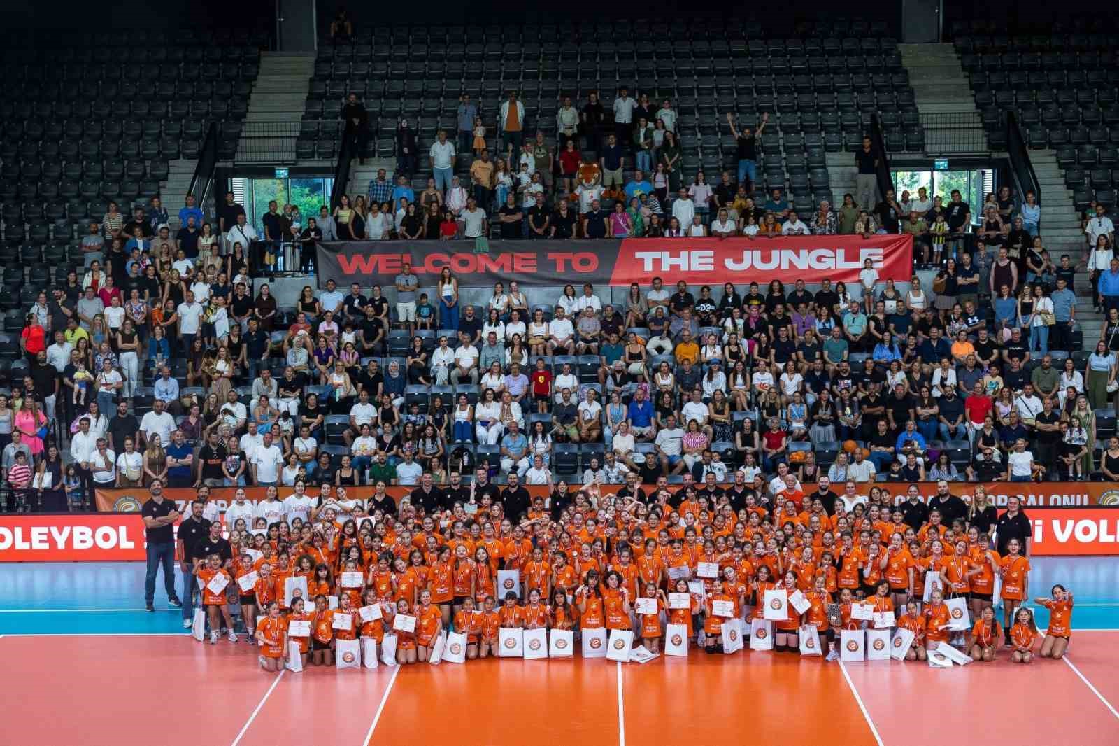 Eczacıbaşı Spor Kulübü Mini Voleybol Şenliği gerçekleşti 5 eczacibasi spor kulubu mini voleybol senligi gerceklesti 1 7gliLrbq