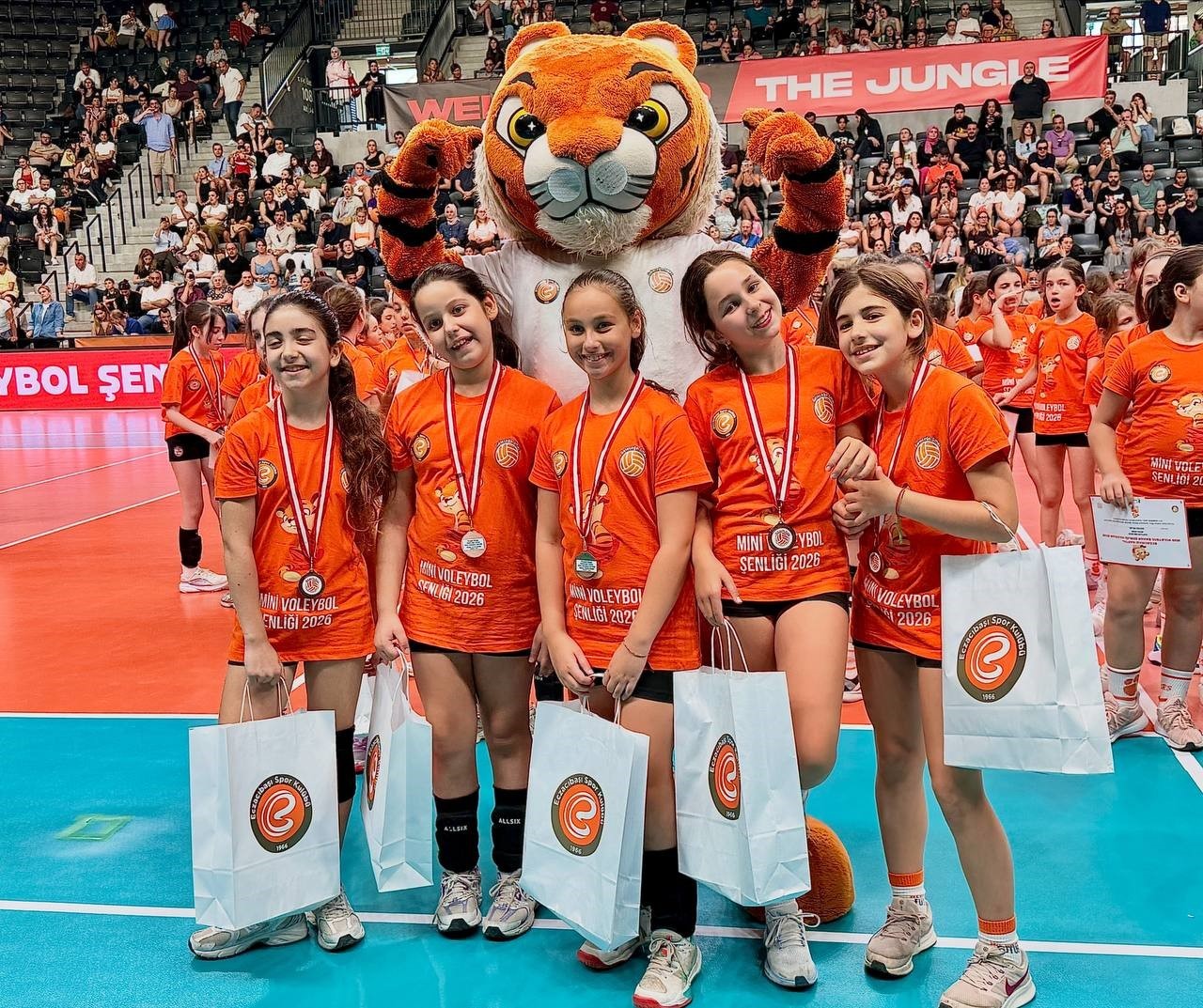Eczacıbaşı Spor Kulübü Mini Voleybol Şenliği gerçekleşti 6 eczacibasi spor kulubu mini voleybol senligi gerceklesti 2 fU66eRP1
