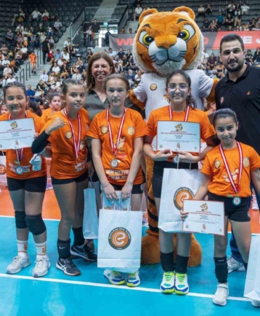 eczacibasi-spor-kulubu-mini-voleybol-senligi-gerceklesti-MLySUkPB.jpg