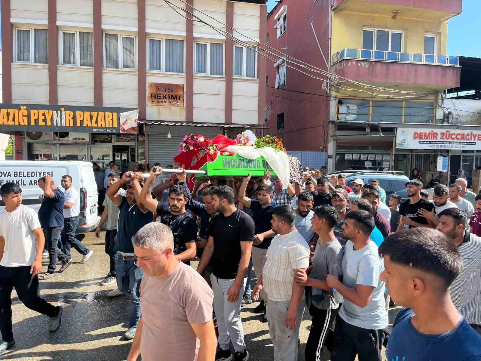 Eda, İncirliova’da son yolculuğuna uğurlandı 6 eda incirliovada son yolculuguna ugurlandi 2 wkbGKYhK
