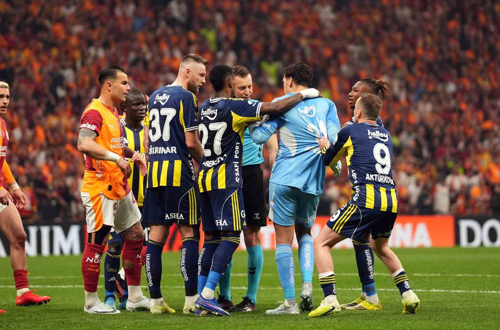 ederson derbide kirmizi kart gordu 6 gTspwMLi