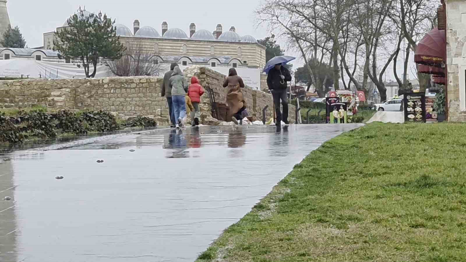 edirne gune yagmurla uyandi 2 htDXPAYK