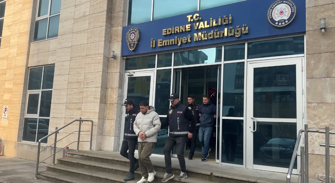 Edirne Kapıkule’de tarihi eser operasyonu: Büyük İskender portreli sikkelerle kaçarken yakalandılar 4 edirne kapikulede tarihi eser operasyonu buyuk iskender portreli sikkelerle kacarken yakalandilar 0 hNMaguVl