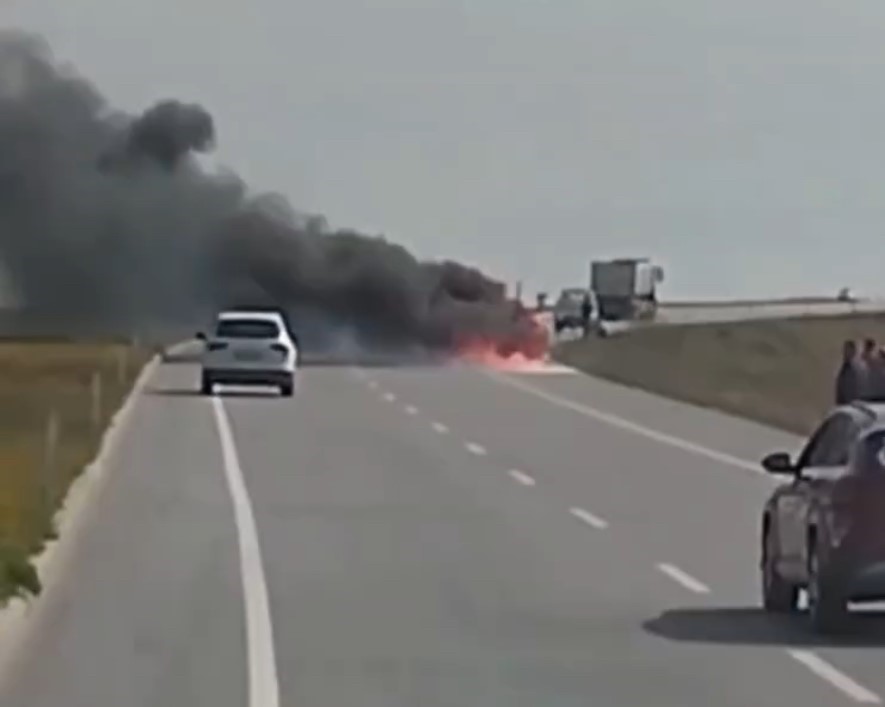 edirne kirklareli yolunda seyir halindeki is makinesi alevlere teslim oldu 2 S1BmDybc
