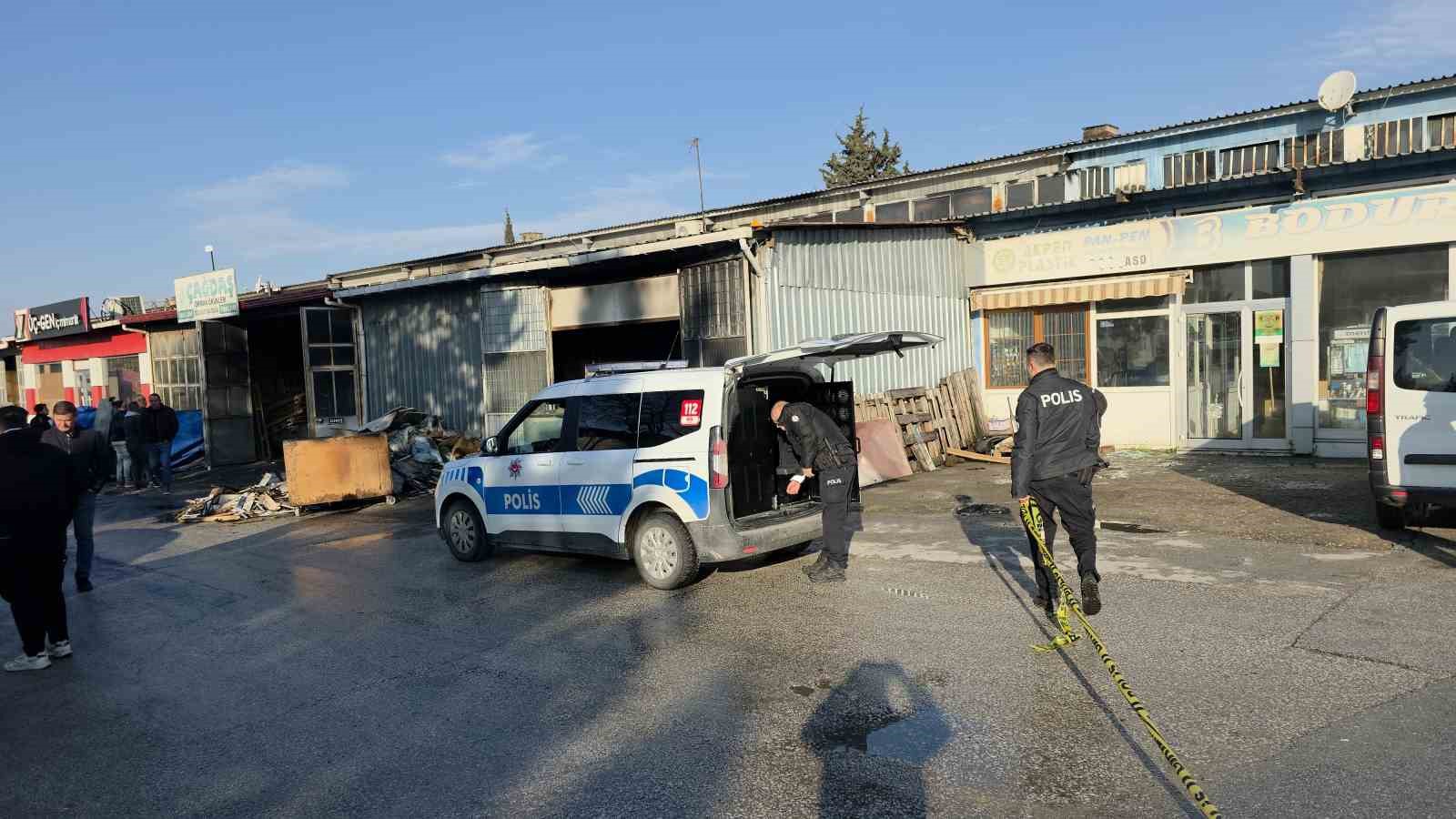 Edirne Sanayi Sitesi’ndeki korkutan yangındaki hasarın boyutu gün ağarınca ortaya çıktı 6 edirne sanayi sitesindeki korkutan yangindaki hasarin boyutu gun agarinca ortaya cikti 2 lEbqyaBc