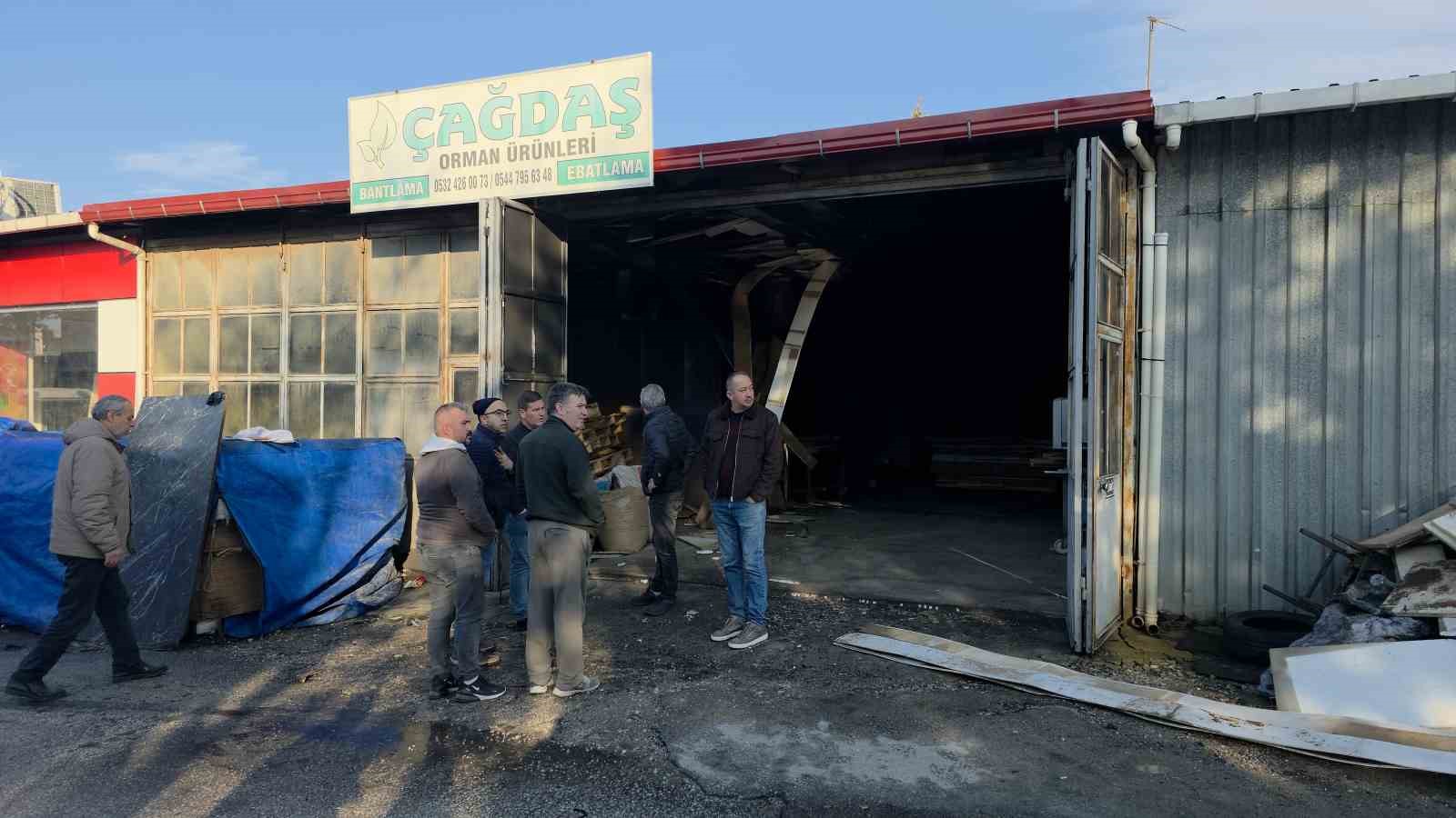 Edirne Sanayi Sitesi’ndeki korkutan yangındaki hasarın boyutu gün ağarınca ortaya çıktı 8 edirne sanayi sitesindeki korkutan yangindaki hasarin boyutu gun agarinca ortaya cikti 4 yYXGXwzU